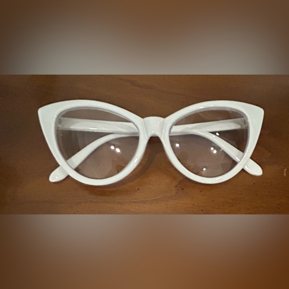 Chic White Cat-Eye Glasses   Frame only - Picture 1 of 5